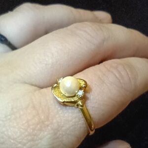 Gold Pearl Petal Ring